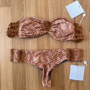 Acacia Set in Mud Snake NWT